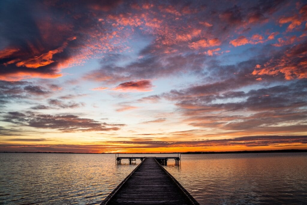 Seehotel Rust Steg im Winter Sonnenuntergang